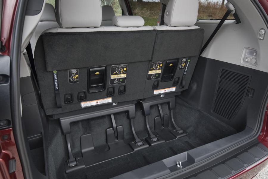 Багажник Toyota Sienna Limited (XL30) 2017 года  (фото 9 из 31)